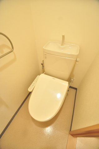 大阪市城東区蒲生４丁目の賃貸マンションのトイレ