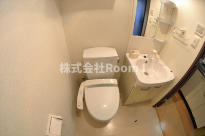 【トイレ】 | グランド上町 | 落ち着いた色調のトイレです