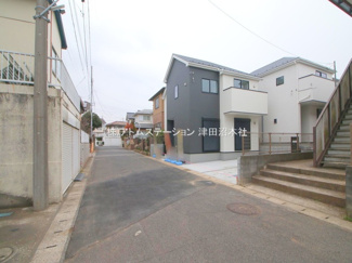 【前面道路含む現地写真】