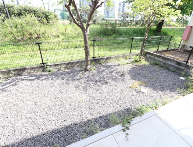 熊本市東区小峯３丁目のアパートの庭