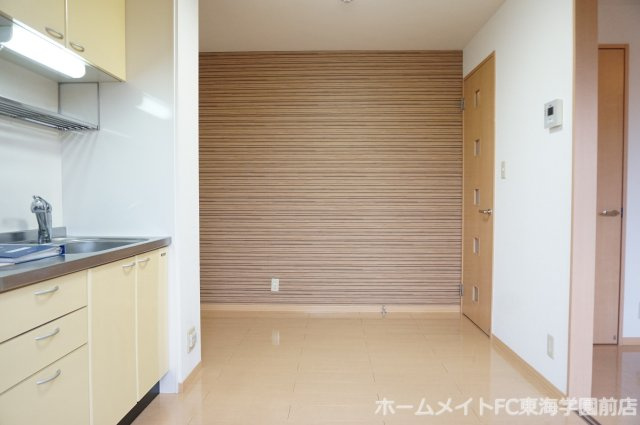 熊本市東区小峯３丁目のアパートの居間・リビング