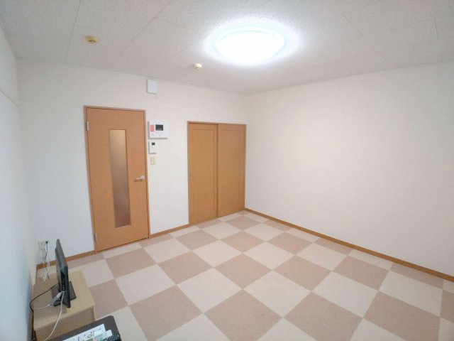 レオパレス外環富田林Ⅲの寝室|使いやすく機能的なお部屋