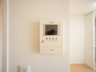 【セキュリティ】 | ヴィラフェリーチェⅡ五番館 | 訪問者の確認ができるTVドアホン付きです♪