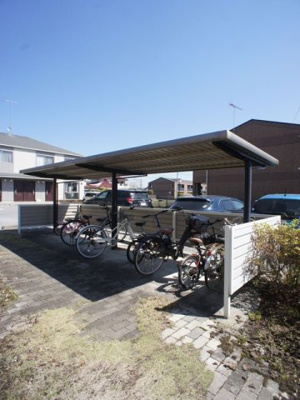 【その他共用部分】 | ヴィラフェリーチェⅡ五番館 | 屋根付きの駐輪場があります♪