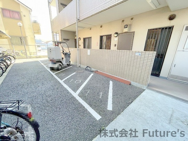 コスモ三郷リバーピアのその他共用部分|バイク置き場の写真です。（要空き・料金確認）