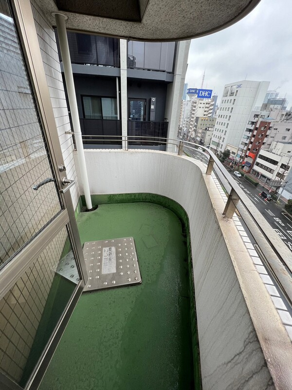 南麻布TMDビルのバルコニー