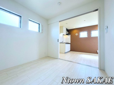 【その他】 | ハーモニーテラス高道町Ⅵ | こちらの居間で趣味の時間をお楽しみください