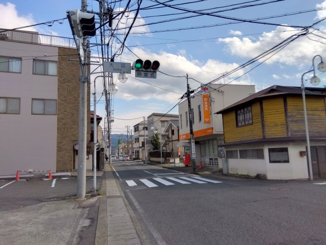 売土地　三島市大場の前面道路含む現地写真|大場商店街の中に位置しています。飲食店・日用品店・銀行など近くにあります。