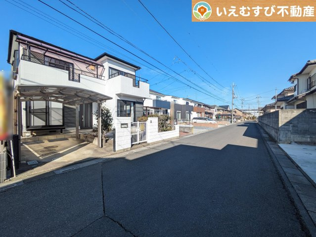 行田市長野四丁目　中古戸建の前面道路含む現地写真