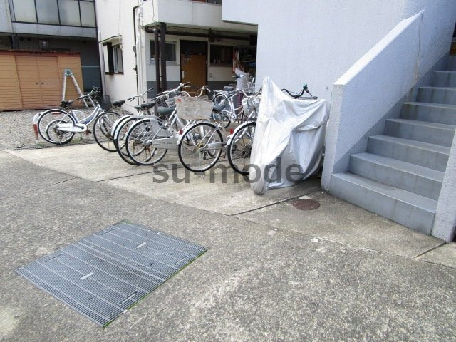 総持寺駅前グリーンハイツ1号館の駐車場