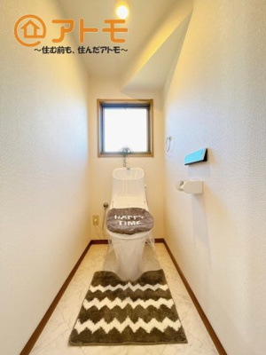 【トイレ】 | 沼津市日の出町　中古建て　全1棟 | 窓があり換気もすぐにできる、清潔感のあるトイレです♪