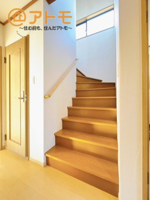 【内装】 | 沼津市日の出町　中古建て　全1棟 | 階段は緩やかで手すりもついているので上りやすくなっています！