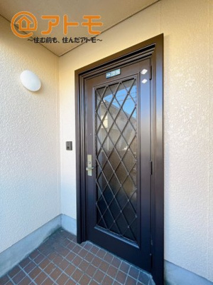 【玄関】 | 沼津市日の出町　中古建て　全1棟 | 見た目もすっきり♪防犯性に優れた仕様になっています♪