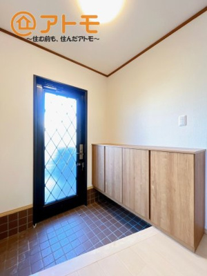 【収納】 | 沼津市日の出町　中古建て　全1棟 | 落ち着いた色合いの玄関は玄関は収納付きで使い勝手良好♪