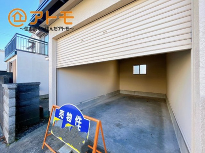 【駐車場】 | 沼津市日の出町　中古建て　全1棟 | シャッター付き車庫は台風などの荒れた天気の際、雨風や飛んでくる枝などから車を守れます！