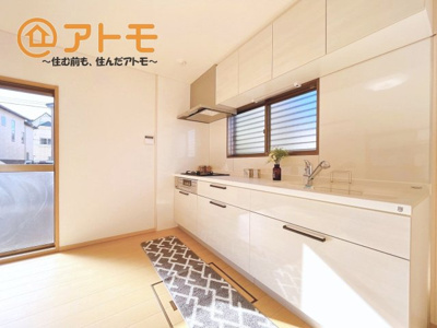 【キッチン】 | 沼津市日の出町　中古建て　全1棟 | 壁付けキッチンは開放感があり、リビングとの一体感を感じながら作業ができます♪