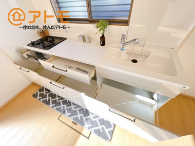 【キッチン】 | 沼津市日の出町　中古建て　全1棟 | 設備充実♪お手入れらくらく♪収納豊富♪使い勝手の良いキッチンです！