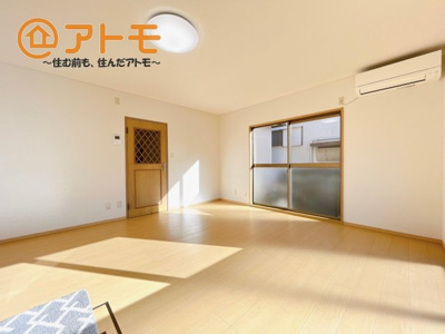 【居間・リビング】 | 沼津市日の出町　中古建て　全1棟 | 家族団らんのイメージは、リビングを思い浮かべませんか？リビングこそ広々とした空間が良いですね♪