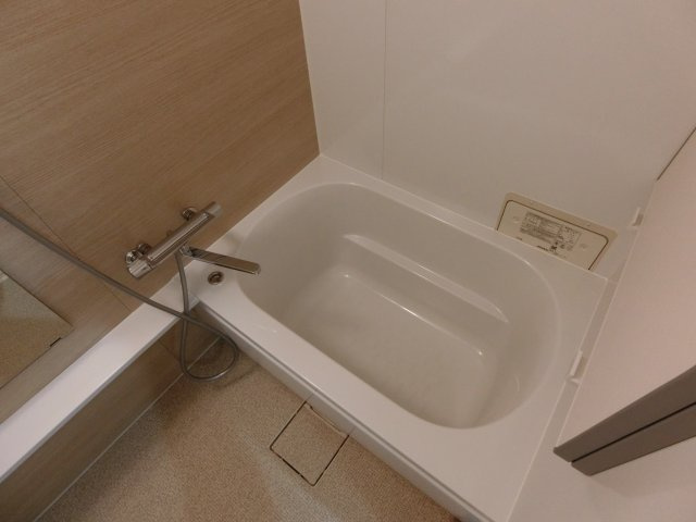 長瀬ビルの浴室