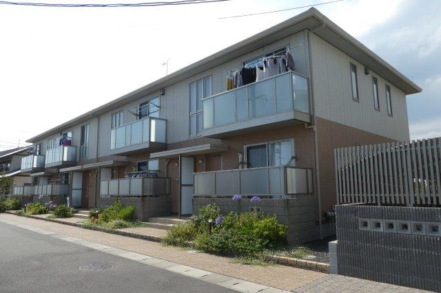 倉敷市西中新田のアパートの外観