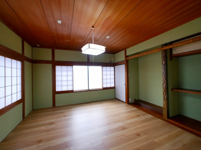 南袋町戸建の収納|掛け軸なんかもかけられます