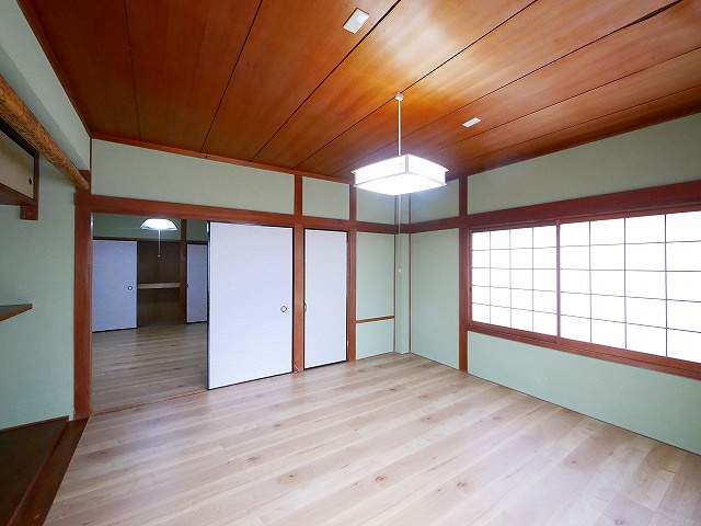 南袋町戸建の洋室|きれいな洋室です