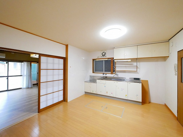 南袋町戸建の洋室|個人の部屋や寝室として使える洋室です