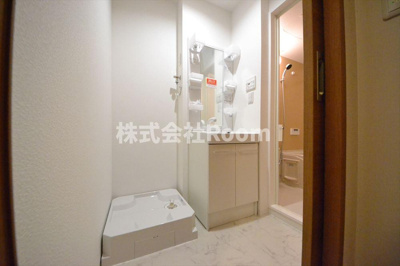 【洗面所】 | トライセラコート | 脱衣スペースもあります