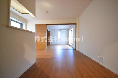 【居間・リビング】 | トライセラコート | こちらの居間で趣味の時間をお楽しみください