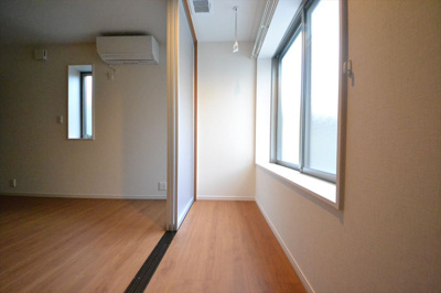 【バルコニー】 | トライセラコート | 暖かな日差しのふりそそぐバルコニー