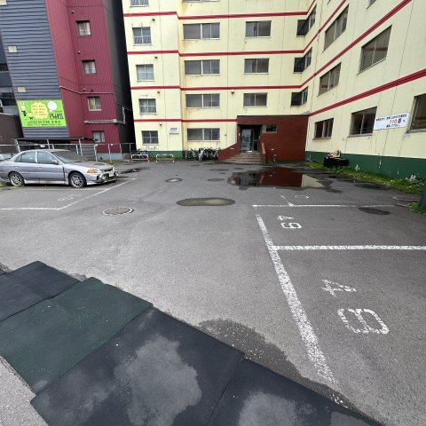 室蘭東町第２住宅の駐車場