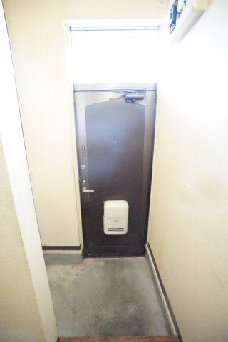 【玄関】 | メゾン・ヒロC | ※同物件・反転タイプの写真です。
