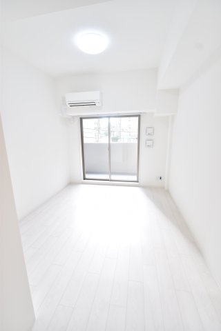大阪市都島区中野町１丁目の賃貸マンションの居間・リビング