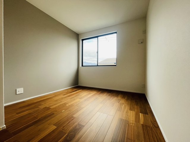 梅津北浦町の洋室