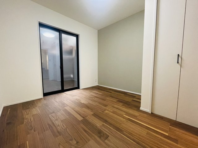 梅津北浦町の洋室