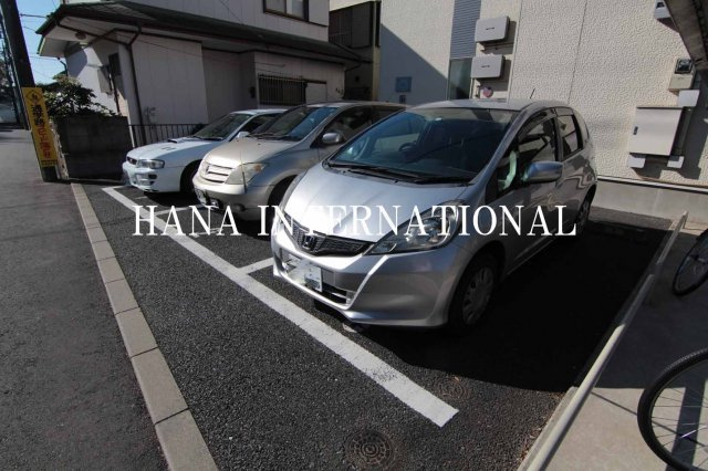 レオネクストさくら３の駐車場