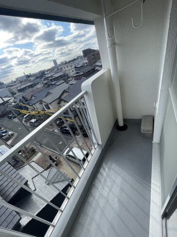 マンション沢良宜A棟のバルコニー