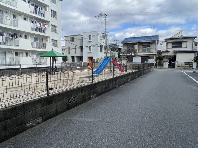 マンション沢良宜A棟の周辺