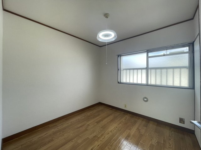 マンション沢良宜A棟の洋室