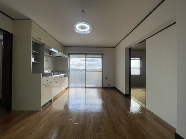 マンション沢良宜A棟の居間・リビング