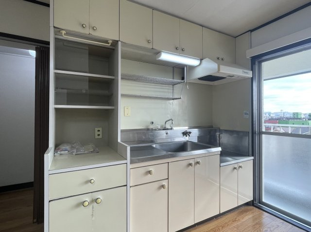 マンション沢良宜A棟のキッチン