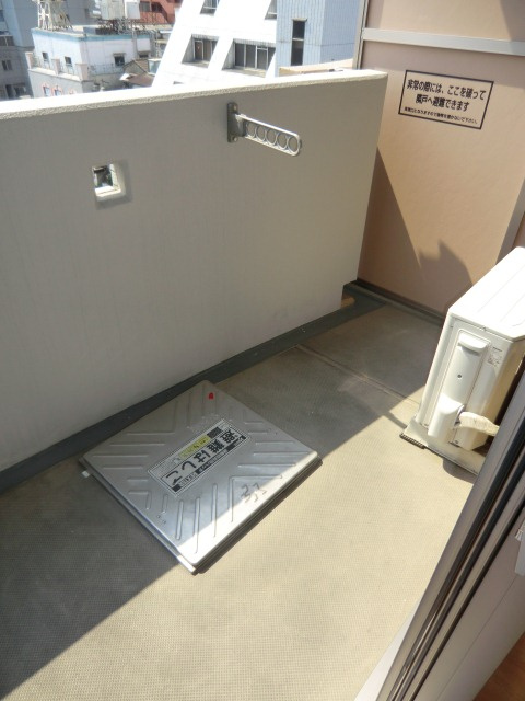 大阪市淀川区十三東１丁目の賃貸マンションのバルコニー