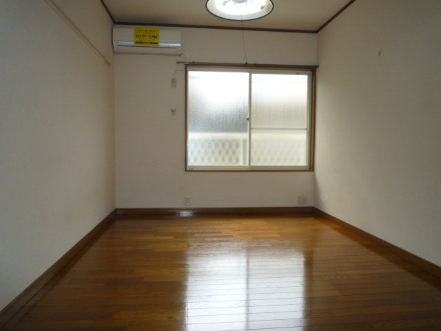 コーポルミナスＢの居間・リビング|洋室