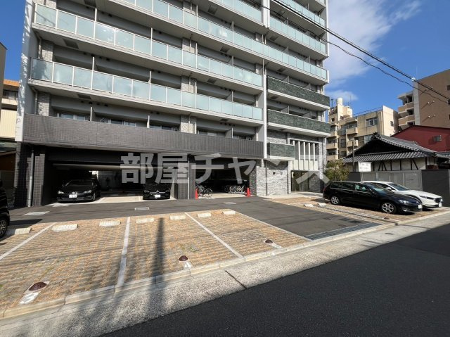 エスリード栄イーストスクエアの駐車場