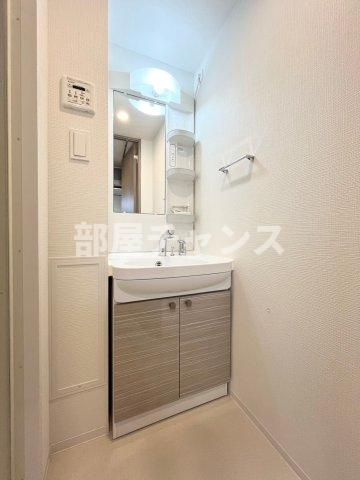 エスリード栄イーストスクエアの洗面所