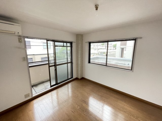 ルミエールUOZAKIの居間・リビング