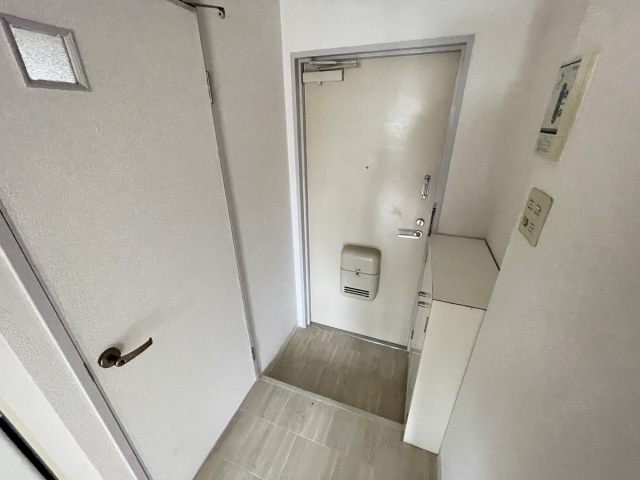 ルミエールUOZAKIの玄関