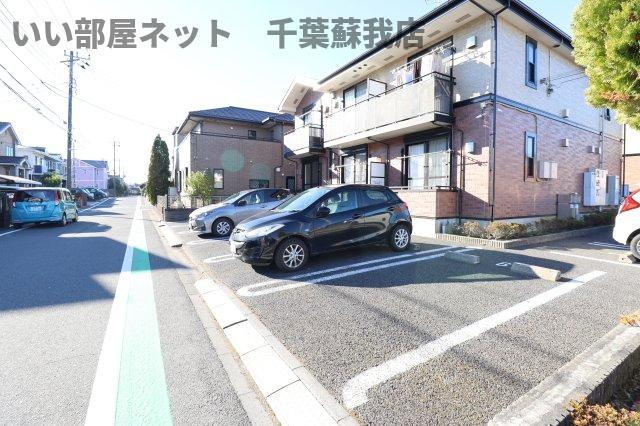 ベルウッドＡの周辺|駐車場があるので、車を買う予定の方も安心です