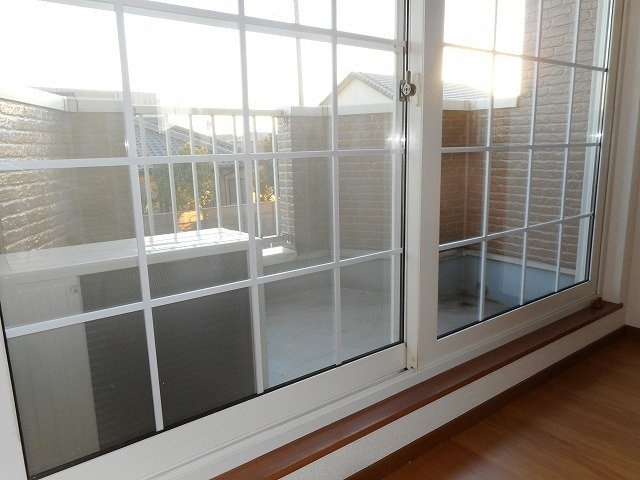 パレ・リヴィエールⅡのバルコニー|暖かな日差しのふりそそぐバルコニー