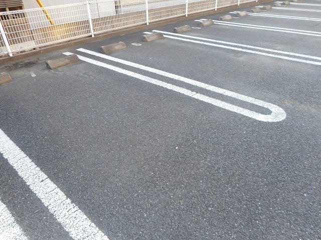 パレ・リヴィエールⅡの駐車場|車をお持ちの方に嬉しい駐車場付きの物件です